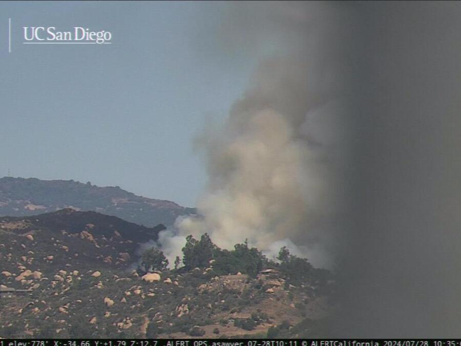 Firefighters knock down brush fire north of Fallbrook, gain 100% ...