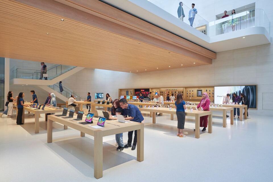 Apple says active device base reaches new all-time high following record quarter