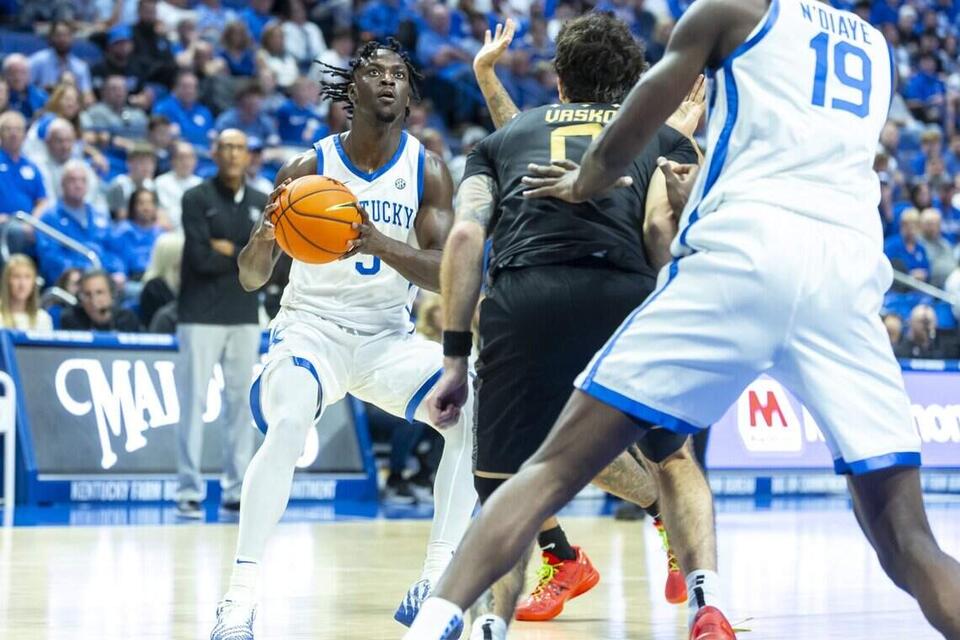 As Kentucky basketball exits preseason, point guard play is a work in progress