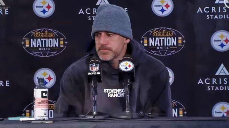 Aaron Rodgers Snapped At Reporter With F-Bomb Message & Stormed Out Of Press Conference After Loss To Texans [VIDEO] - NewsBreak