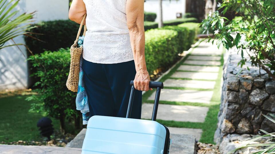 7 Tips for Managing High Triglycerides While Traveling