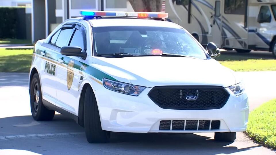 Man armed with sword threatened to cut off contractor's head, police ...