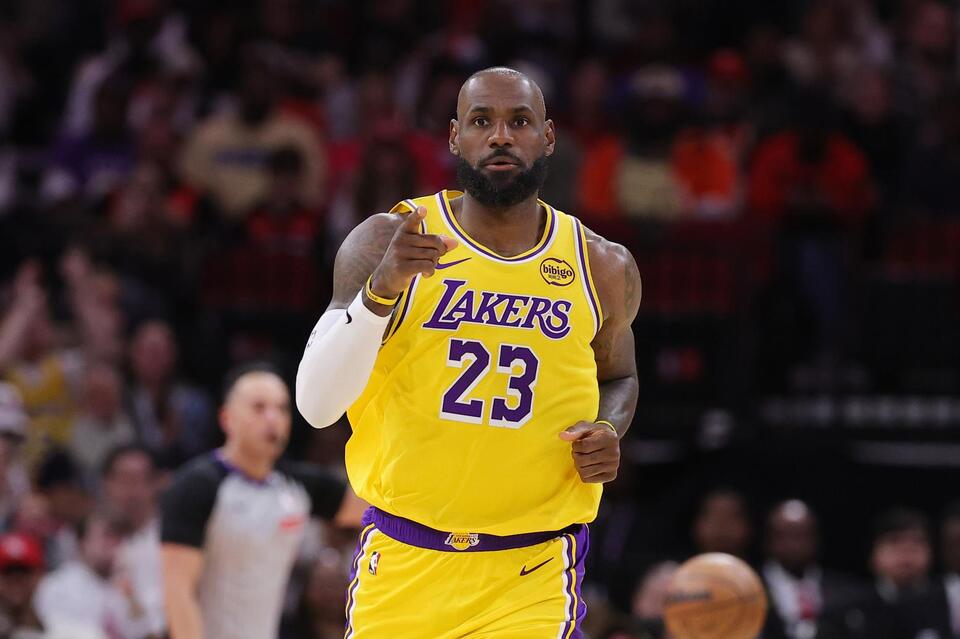 LeBron James Informs Lakers of Departure Ahead of NBA Free Agency
