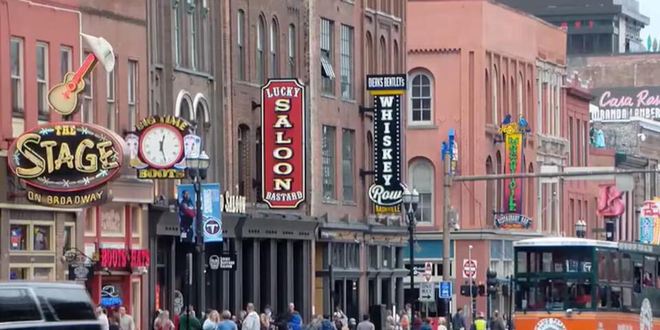 Neo-Nazi protestor, bartender arrested after fight on Broadway, police ...