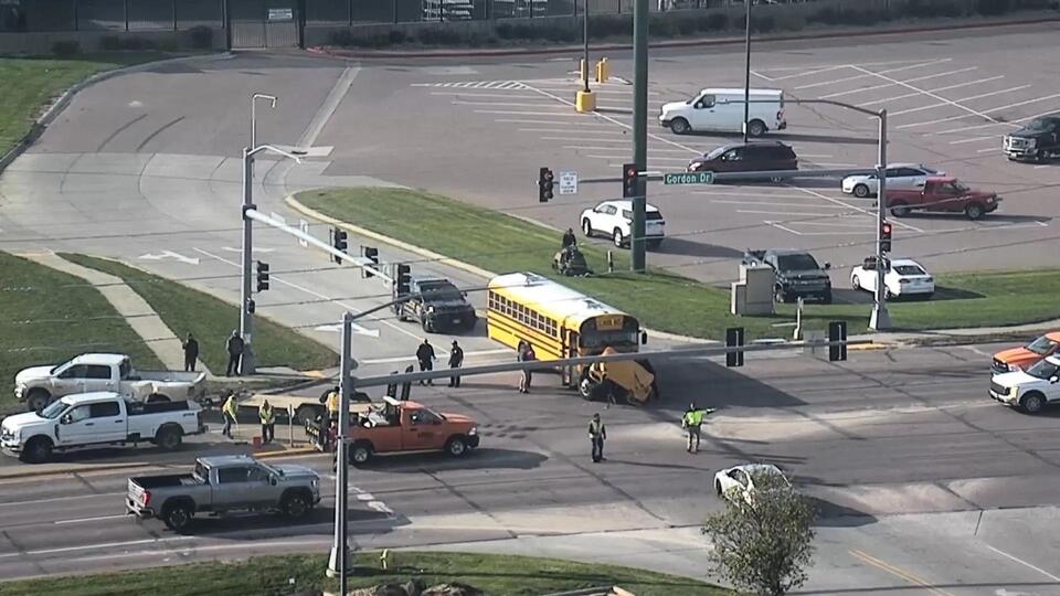 Gordon Drive reopen after crash involving Sioux City school bus