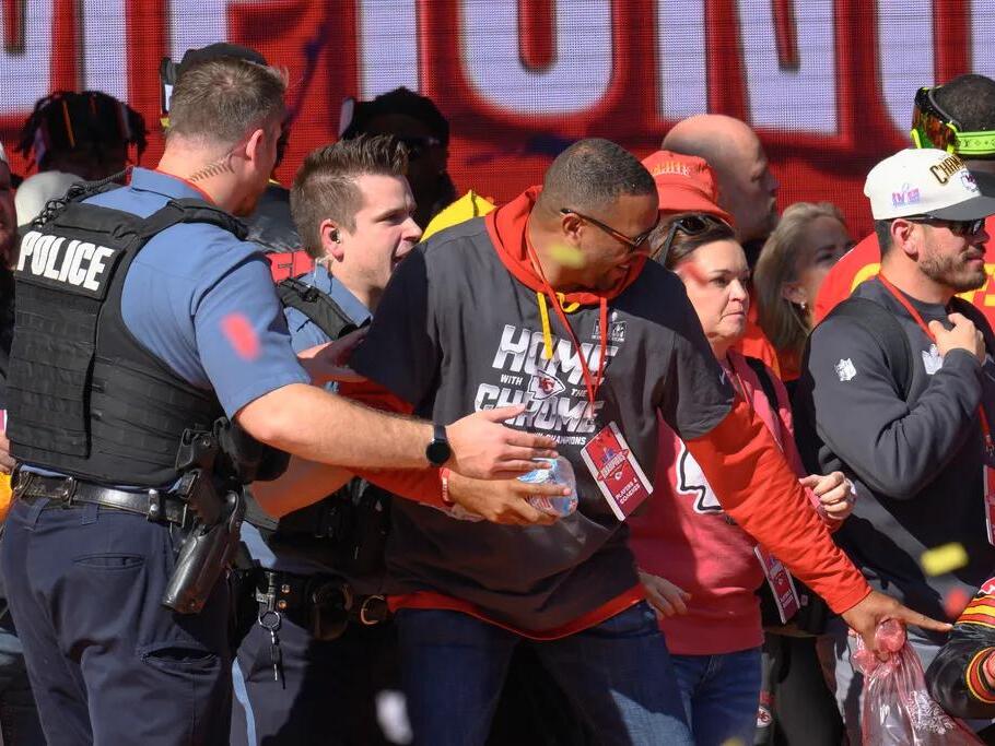 Kansas City shooting hero speaks after helping apprehending one suspect