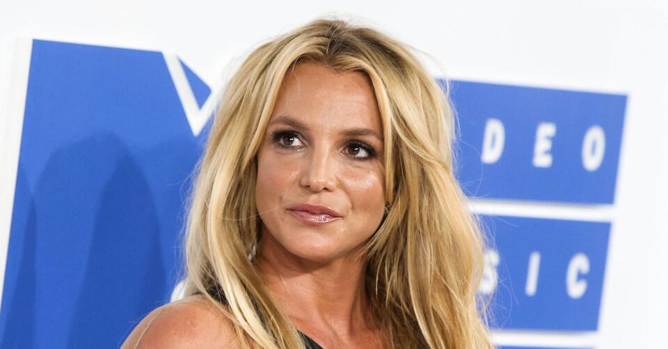 Britney Spears Teases New Music in Red-Hot Cutout Bodysuit and Soaring Platform Heels – NewsBreak