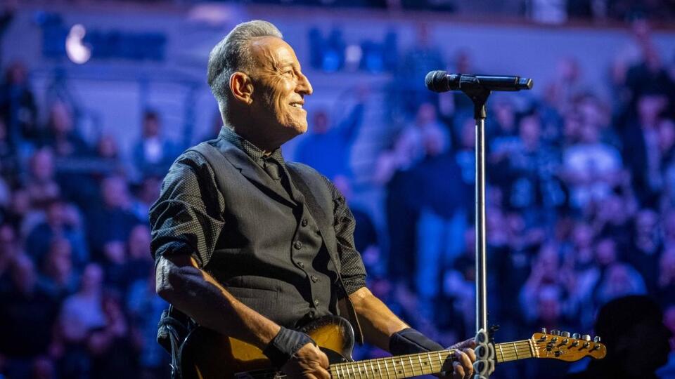 Bruce Springsteen Releases “Purple Rain” Performance Video from ...