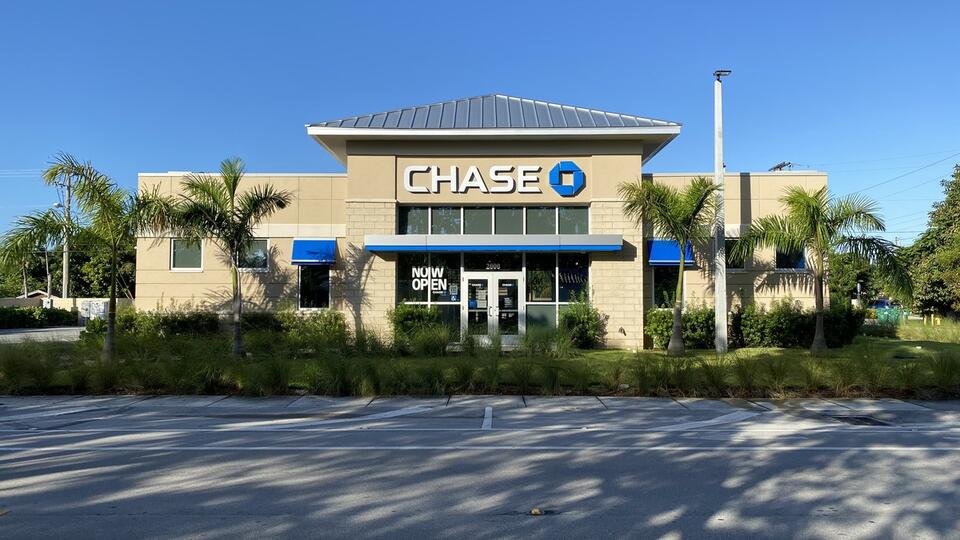‘Infinite Money Glitch’: JPMorgan Sues Customers Who Withdrew $660,000 ...