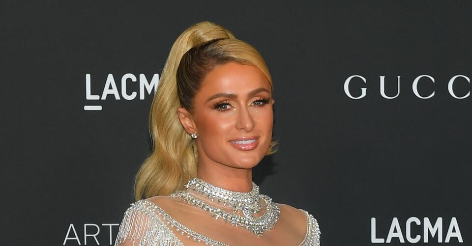 Paris Hilton Brings Princess Glam to LACMA Gala in White Gown and Silky Pumps – NewsBreak
