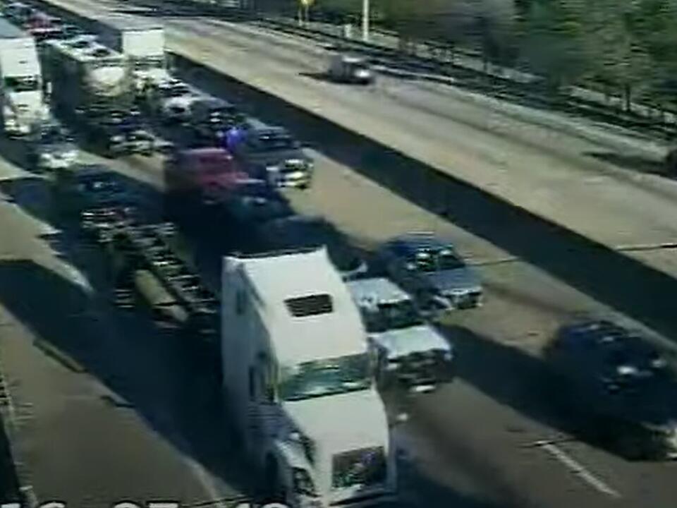 Truck driver apprehended after 3hour standoff on Texas highway