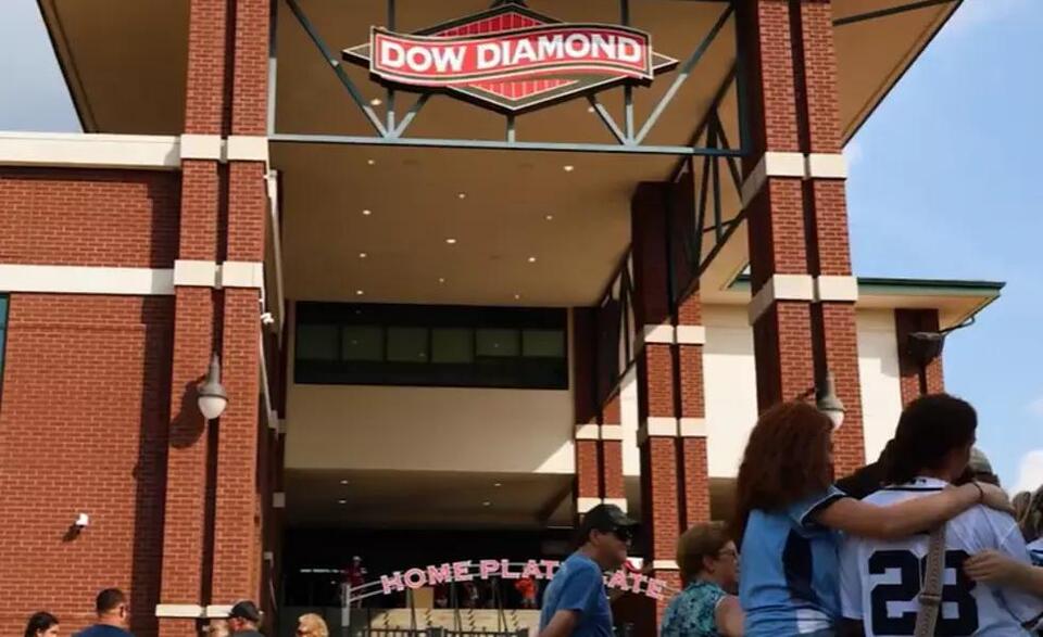 Meow at the Dow, Wrestle LoonMania & More Coming to Dow Diamond