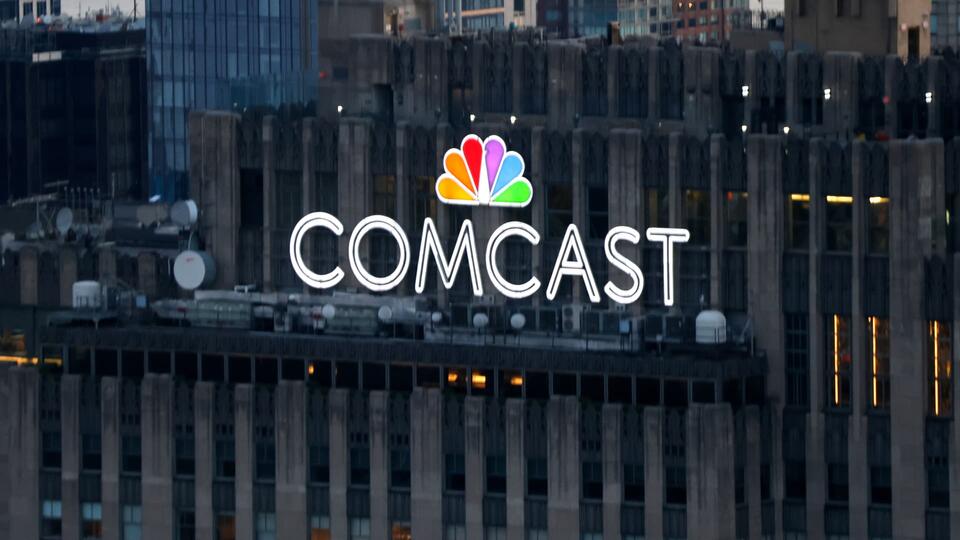 Comcast beats earnings expectations as media revenue offsets weakness ...