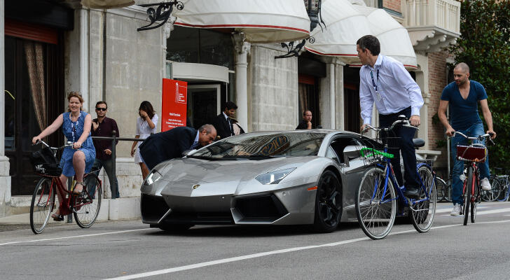 He pleaded guilty to insurance fraud. Now officials are selling off his ...