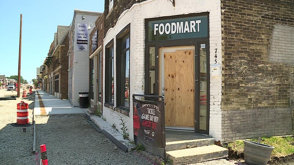 Milwaukee business says they've been broken into twice in 1 month, lack of lighting in area causing issues