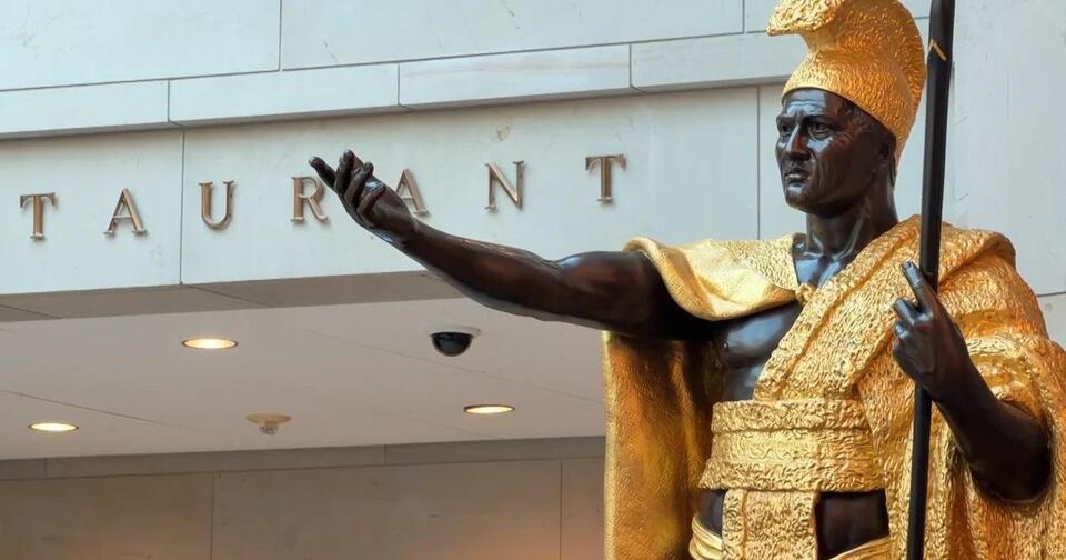 Hawaii Honor Flight veterans visit King Kamehameha statue at U.S ...