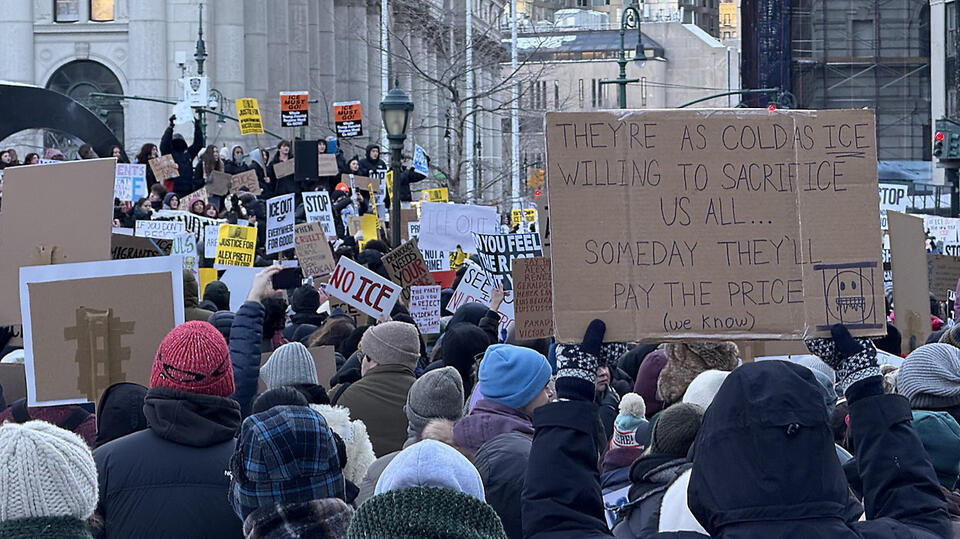 Thousands flood Foley Square for anti-ICE protest - NewsBreak