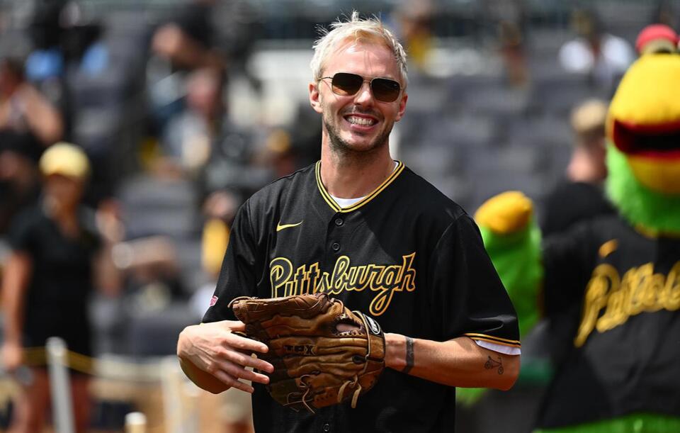 MLB ceremonial first pitches: The best celebrity appearances in 2025