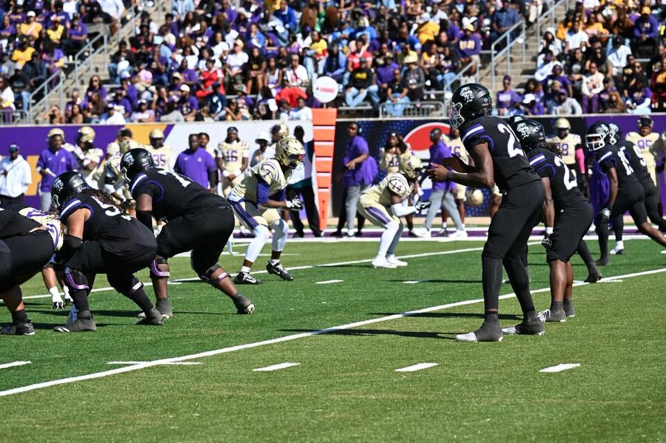 Prairie View A&M Outlasts Alcorn State in Homecoming Thriller - NewsBreak