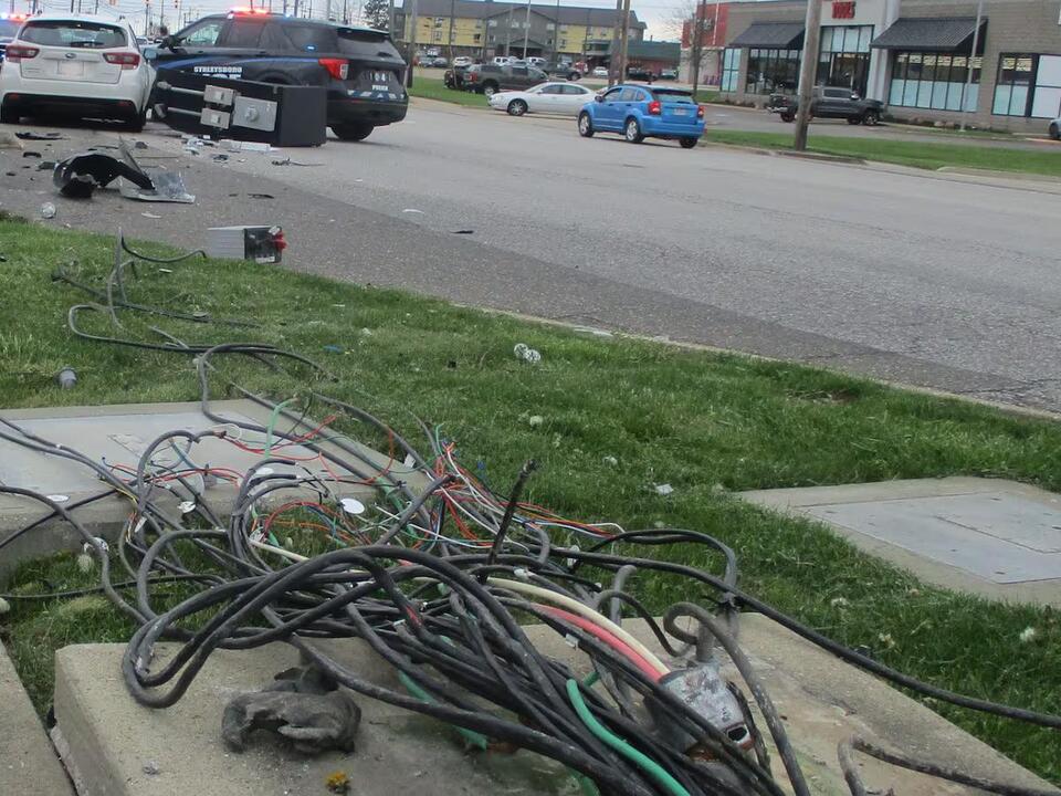 Accident in Streetsboro damages traffic light; State route reopens