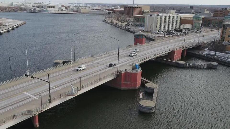 Ray Nitschke Memorial Bridge in Green Bay reopens a week early after ...