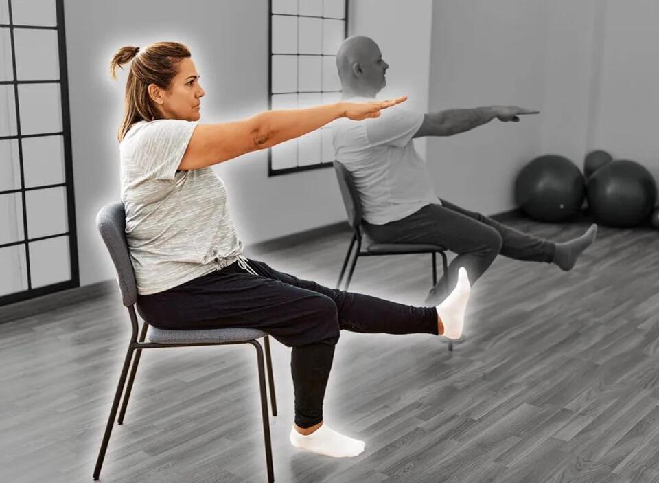 This 8-Minute Seated Routine Strengthens Your Core Better Than 30 ...
