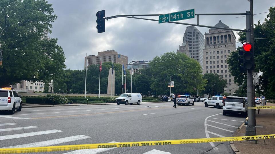St. Louis officer shoots, kills gunman who killed man in downtown ...