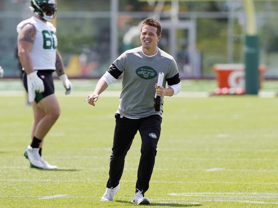 Когда будет игра lakers. Большие игры шоу. Логан лерман 2014. 17 years ago. Сина доэринг.