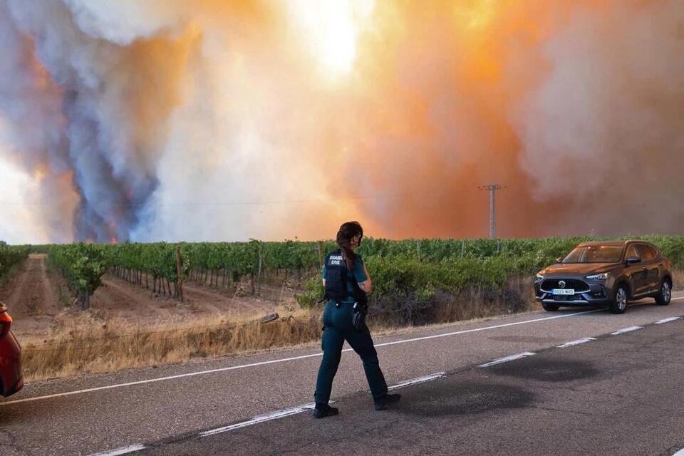 The France and Spain wildfires’ path of destruction in maps, satellite images and photos