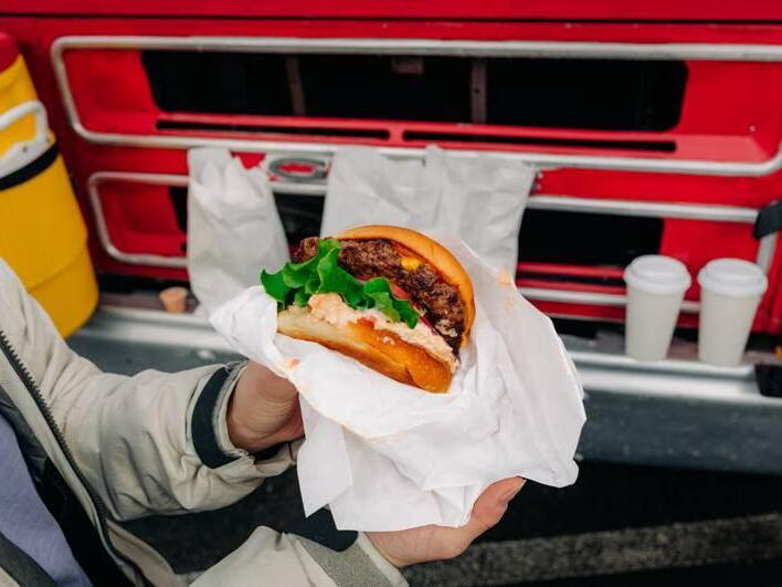 Beaverton’s Bumper Burger Protests High Hamburger Prices With Its