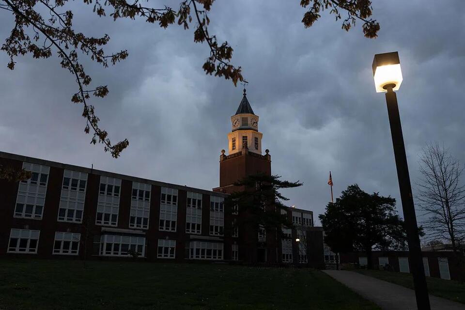 Former SIU professor exposed for indecent act on campus pleads guilty ...