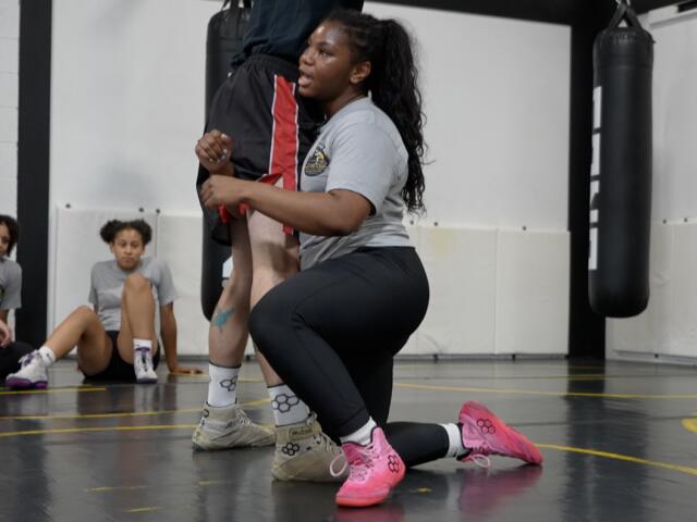 Milwaukee wrestler works to get more girls on the mat with wrestling clinic