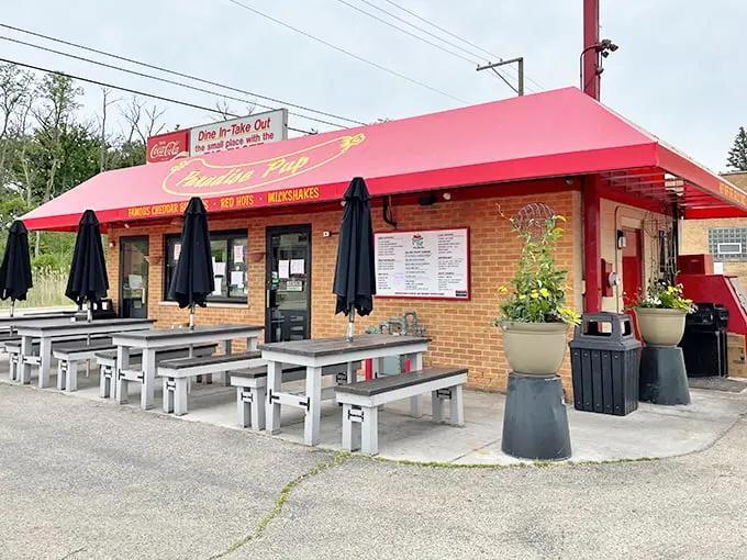 This Tiny Fast Food Joint In Illinois Has Cheesy Burgers Known Around ...