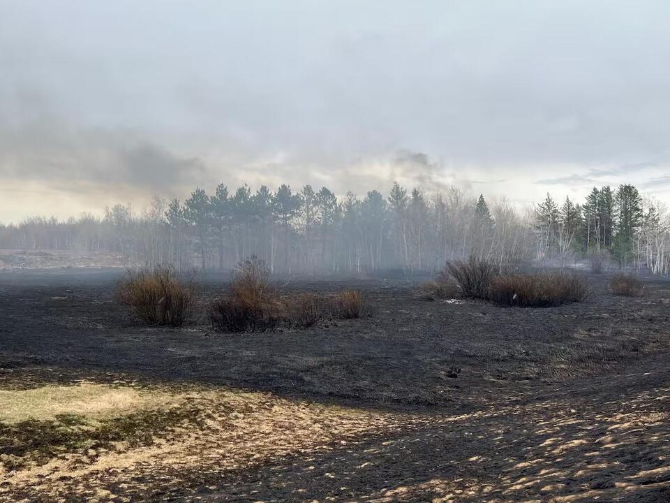 Hibbing running grass fire out after spreading to nearby salvage yard
