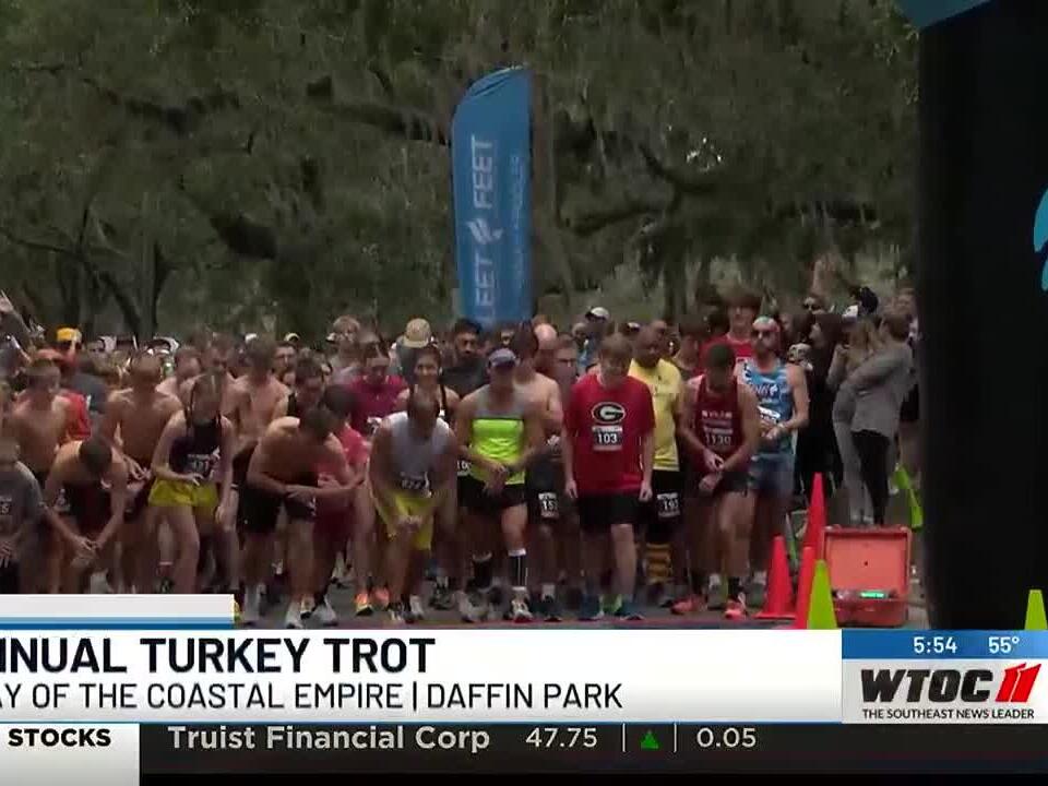 Hundreds of people participate in 16th annual Turkey Trot
