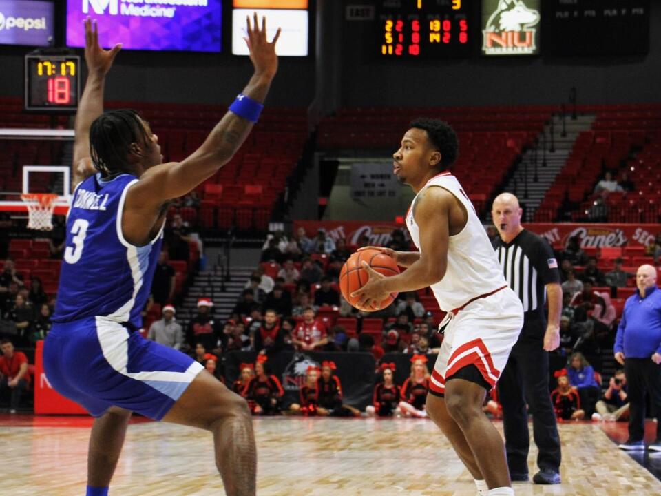 Tale of two halves Men’s basketball crumbles at home