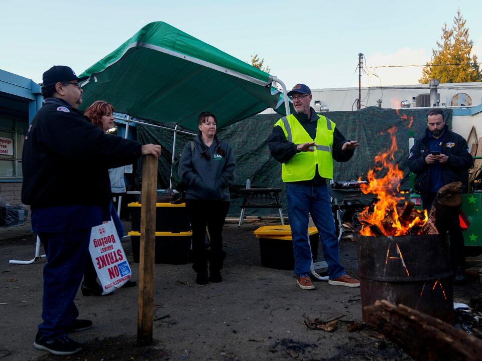 Boeing factory workers vote to end sevenweek strike and accept pay deal