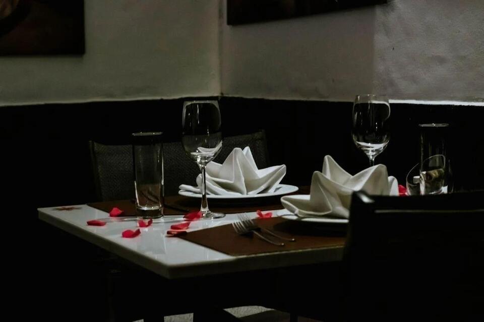 From Function to Style: How Table Accessories Shape Restaurant Ambiance