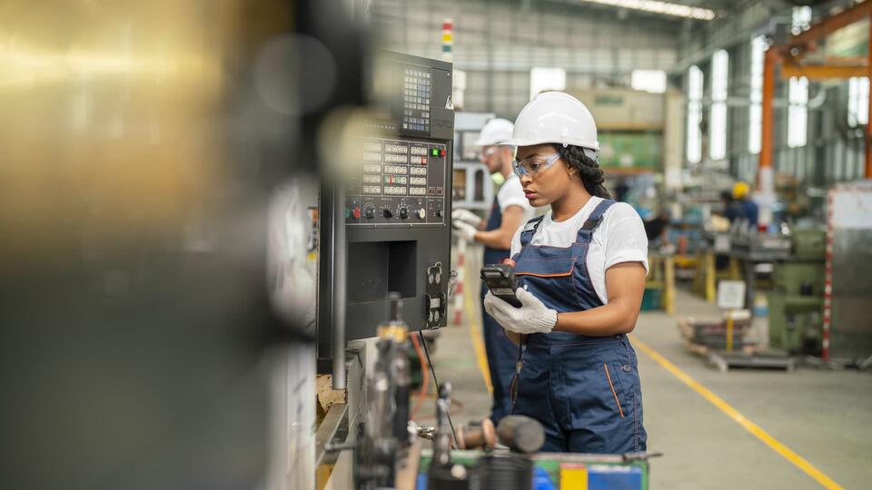 College career path ‘over' as skilled trade get 30% pay bump, recruitment giant says