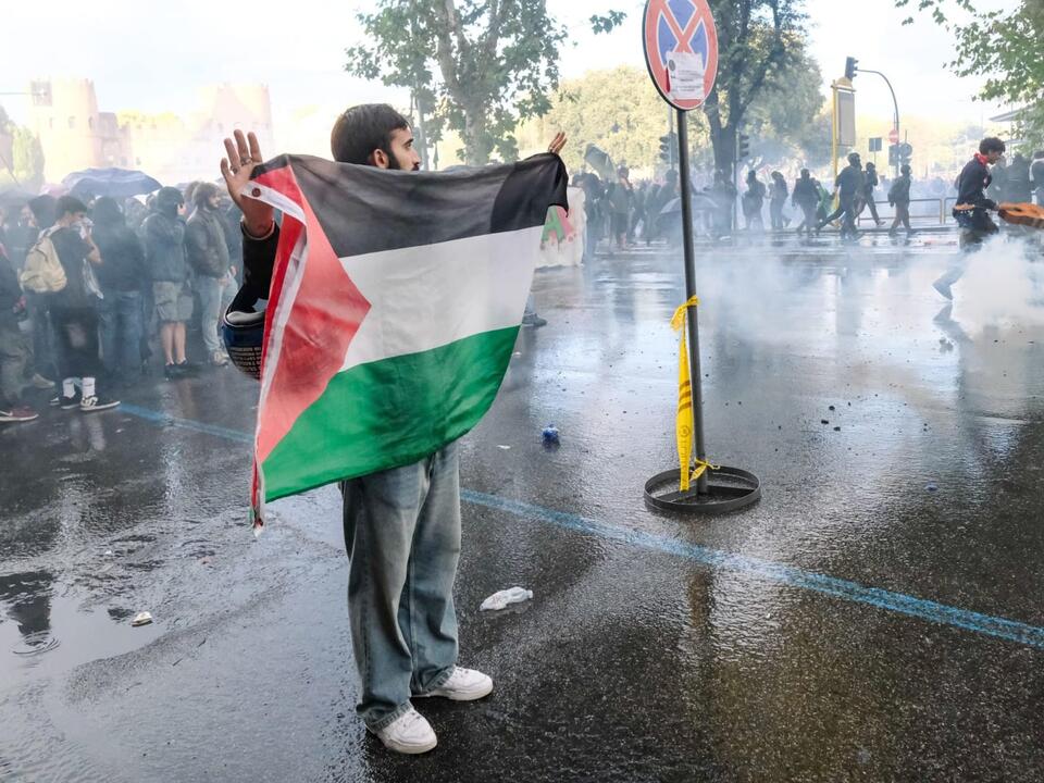 Clashes at unauthorized pro-Palestine demonstration in Rome
