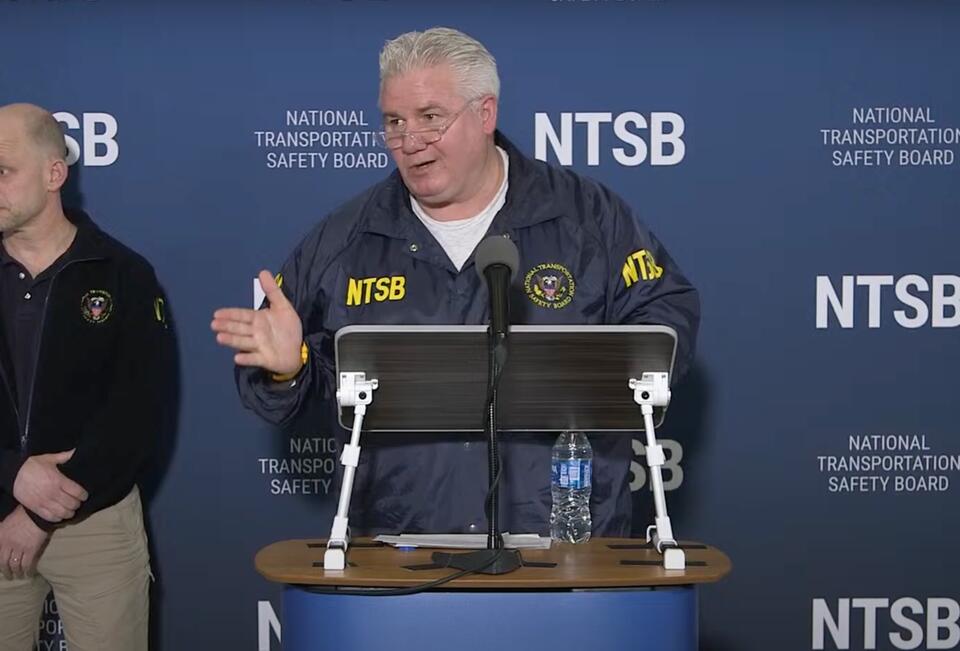 🎥 NTSB updates investigation of deadly mid-air collision - NewsBreak