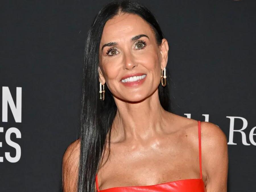 Demi Moore, 61, opens up about aging, body image and why now is the(01)