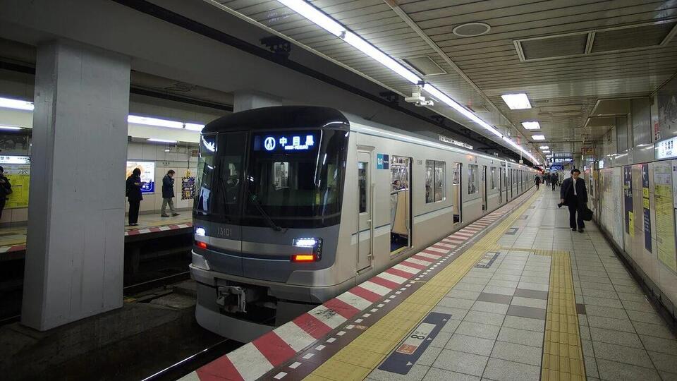 Tourist Stunned After Train Station Staff in Tokyo Apologizes Profusely ...