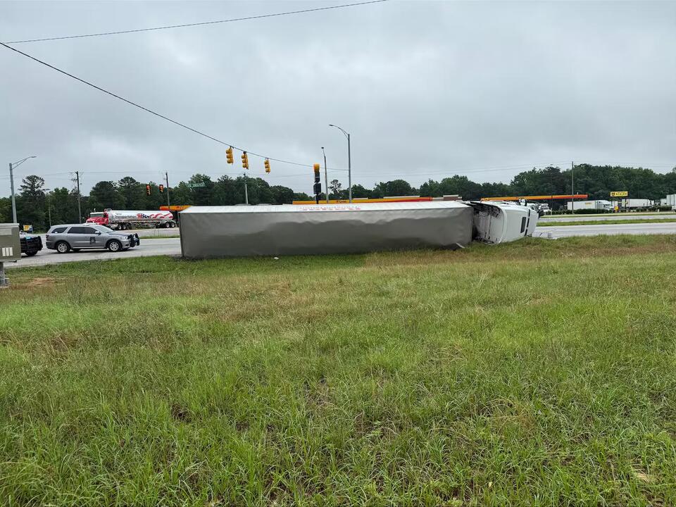 Overturned 18-wheeler causes traffic delays on Hwy. 280 in Smiths ...