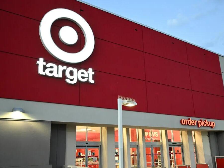 8yearold girl takes car on 25minute joyride to Target