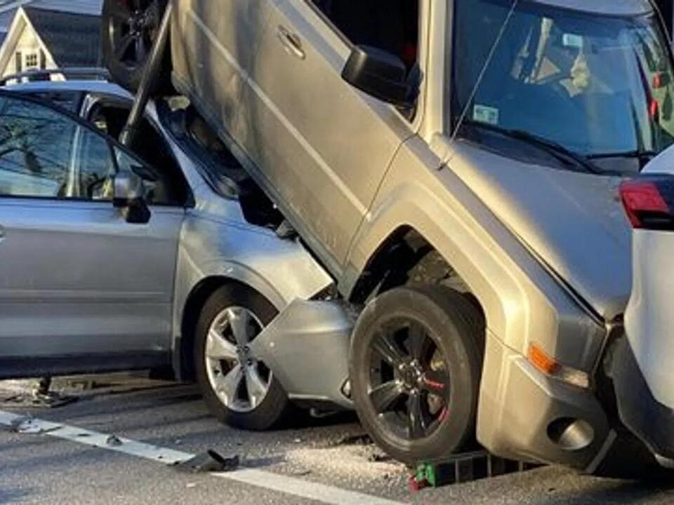 Multivehicle crash in Kingston leaves several injured