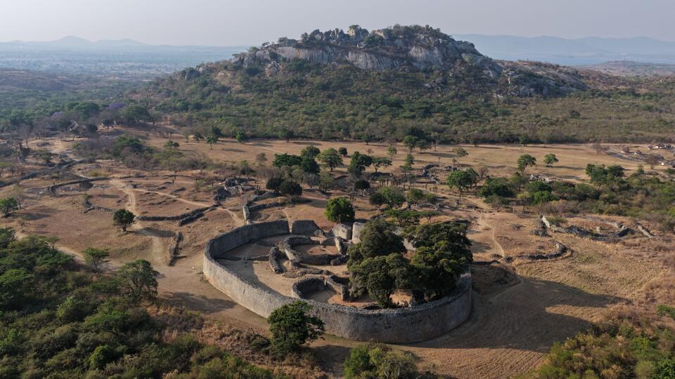 Chinese pottery discovered in Great Zimbabwe reveals medieval African ...