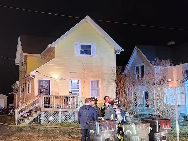 Woman rescued from Elyria house fire suffers burns on her foot, hand