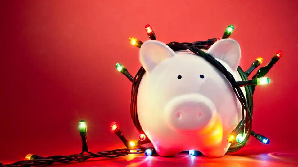 How to Start Saving Money for the 2025 Holiday Season - NewsBreak