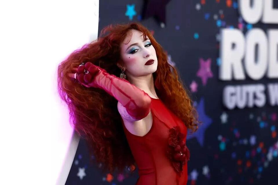 This Chappell Roan ‘SNL’ Look Took 500 Hours to Make NewsBreak